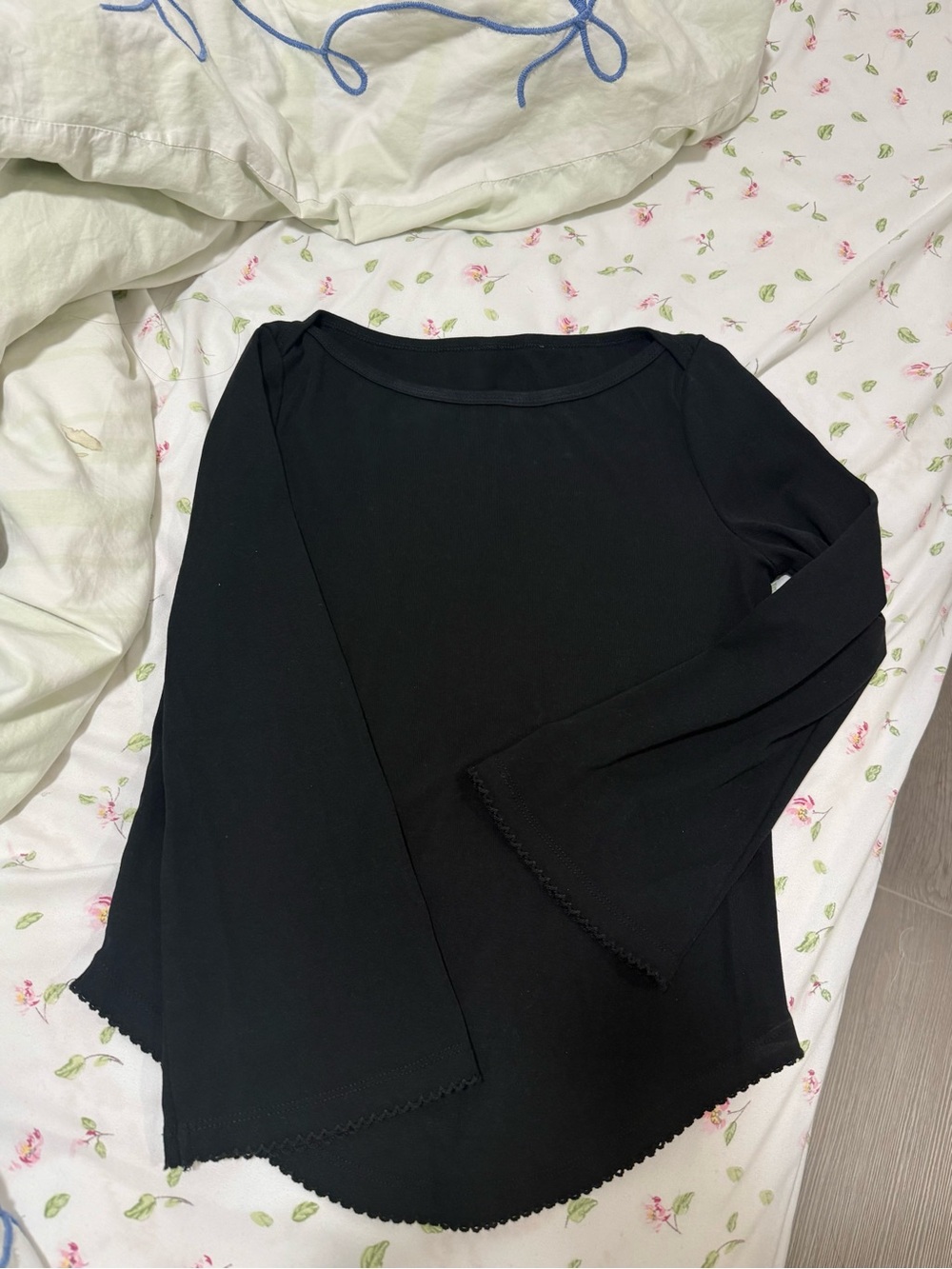 3/4 sleeve curved hem tee